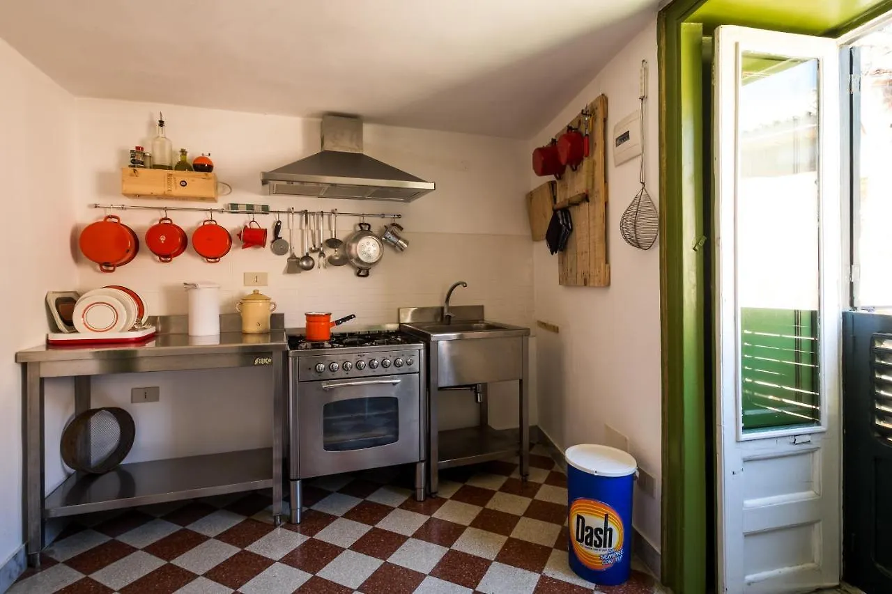 Surplus Charming Apartment Palermo Italy