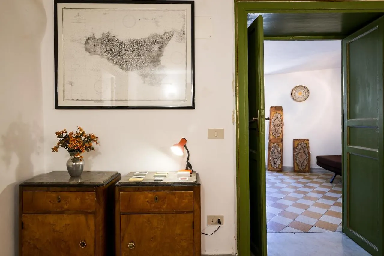 Surplus Charming Apartment Palermo Italy